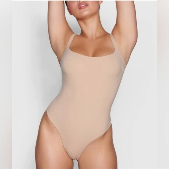 SKIMS FITS EVERYBODY SQUARE NECK BODYSUIT Clay Small NWT - Picture 1 of 6